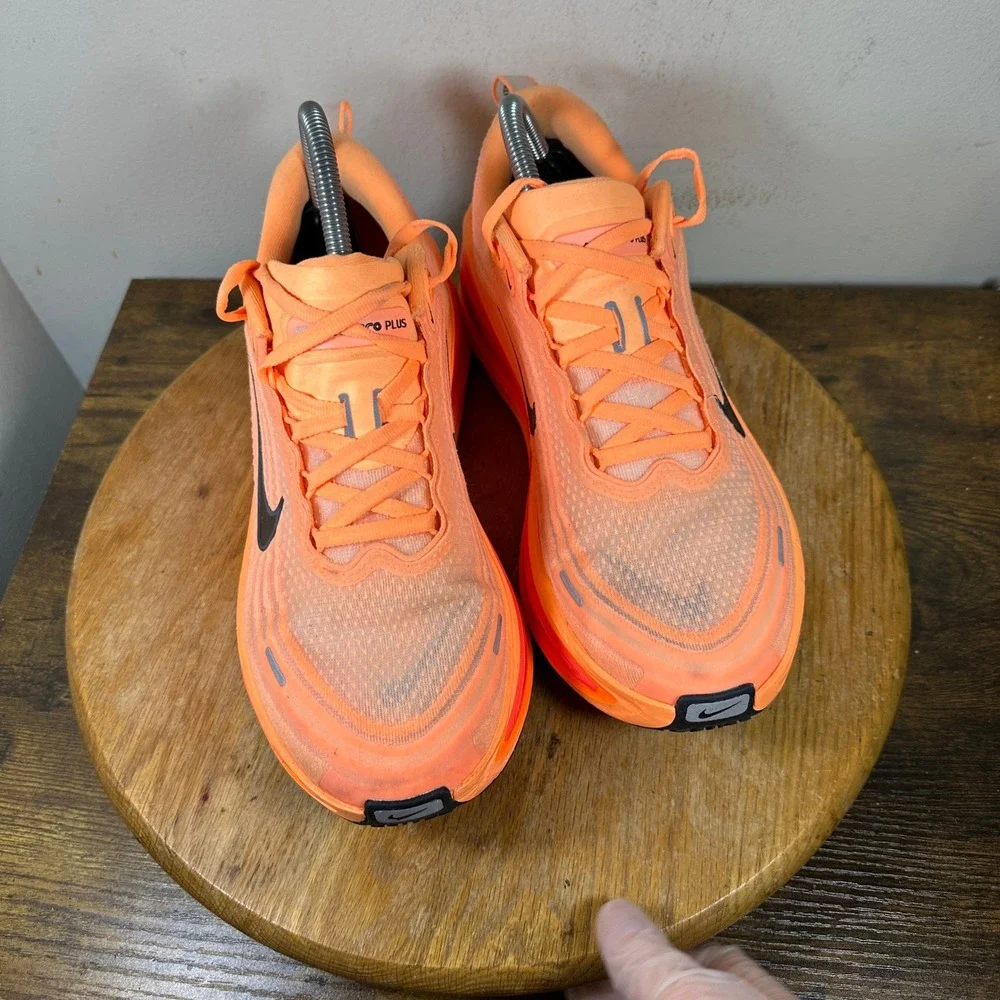 Nike invincible running